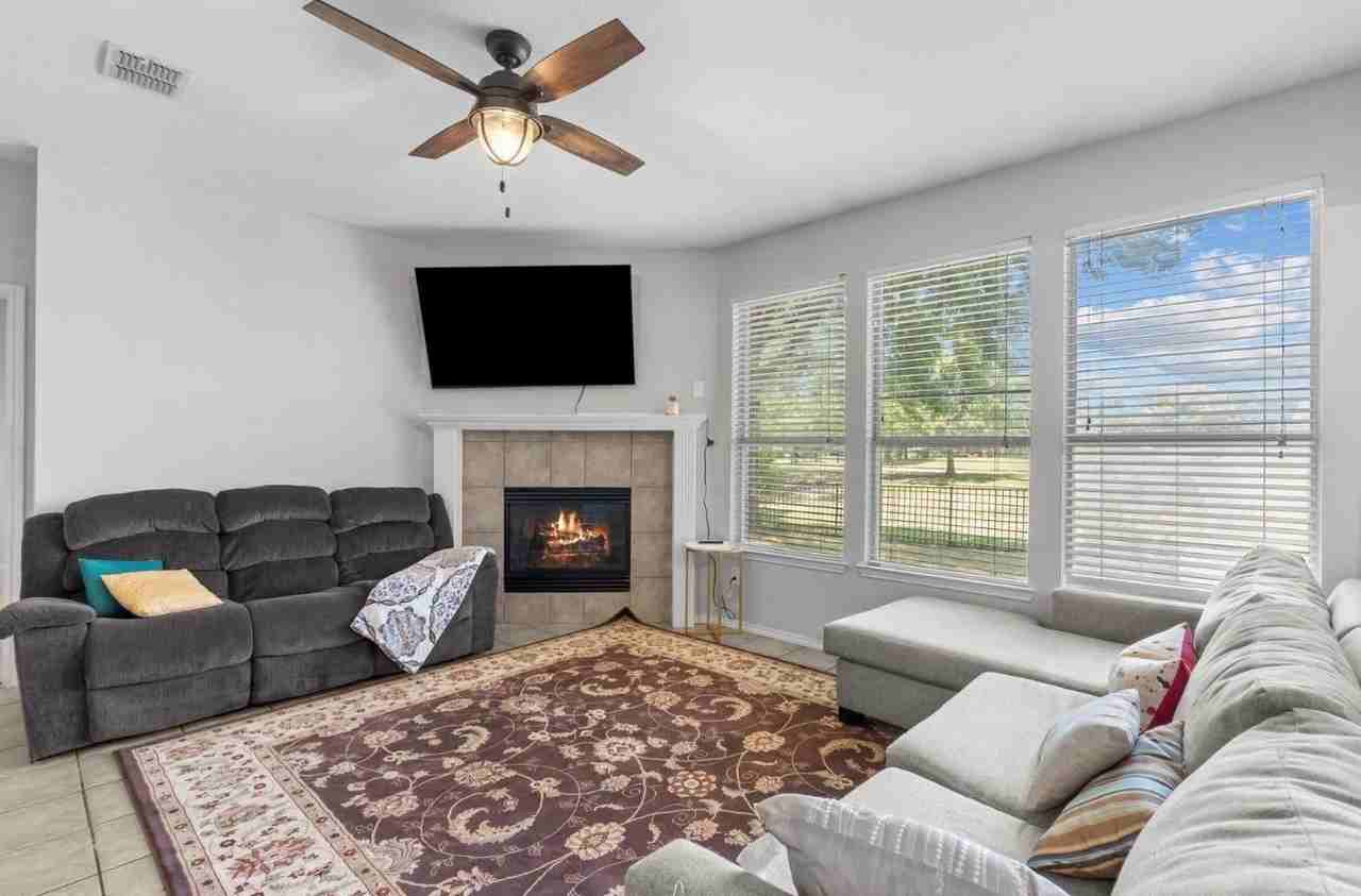 8414 Seafield Ln - Photo 6 of 10