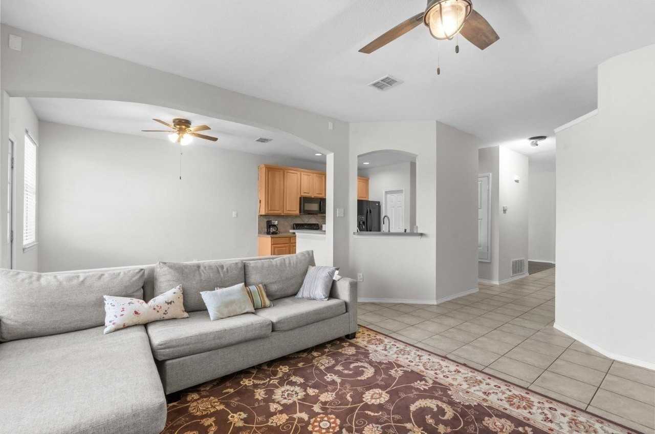 8414 Seafield Ln - Photo 7 of 10