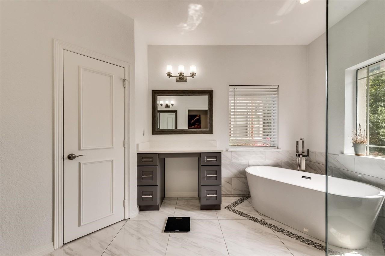 2205 Canton St #111 - Photo 2 of 8