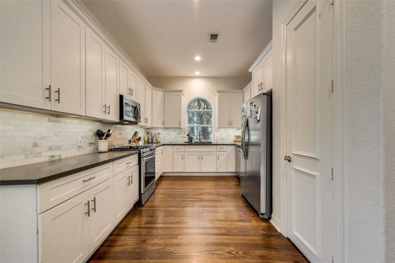 2205 Canton St #111 - Photo 4 of 8