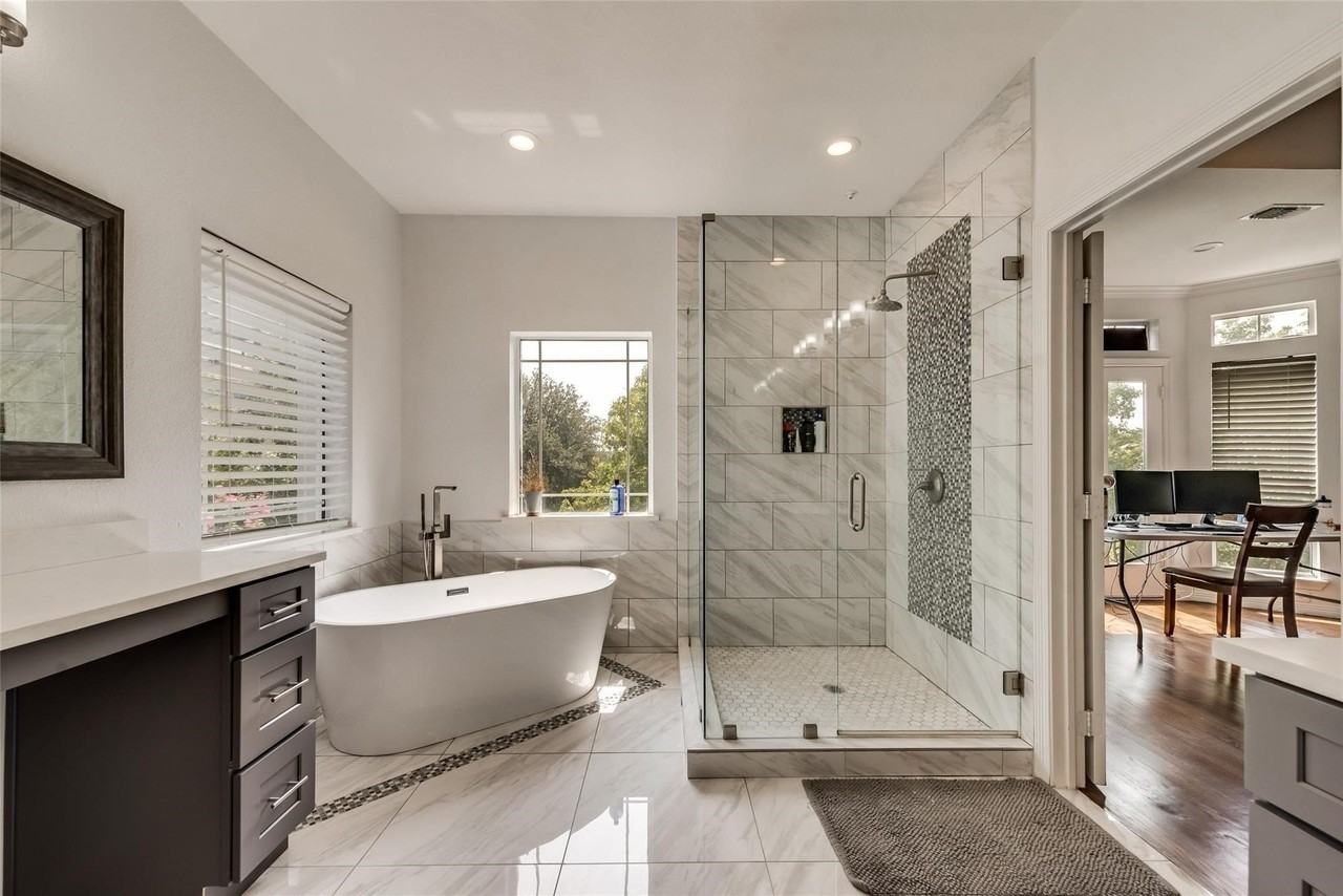 2205 Canton St #111 - Photo 7 of 8