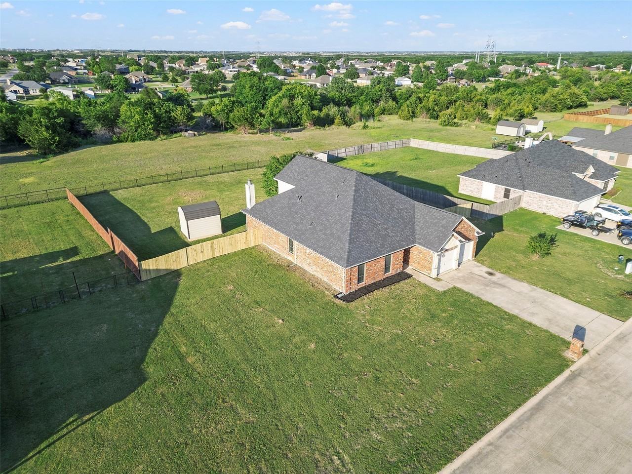 105 Southview Dr - Photo 2 of 22