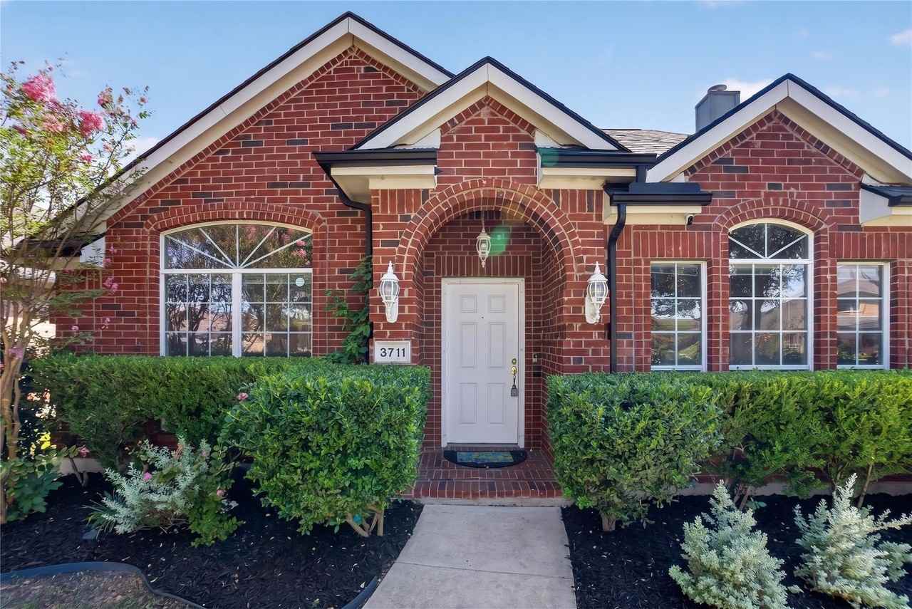 3711 Musketeer Dr
