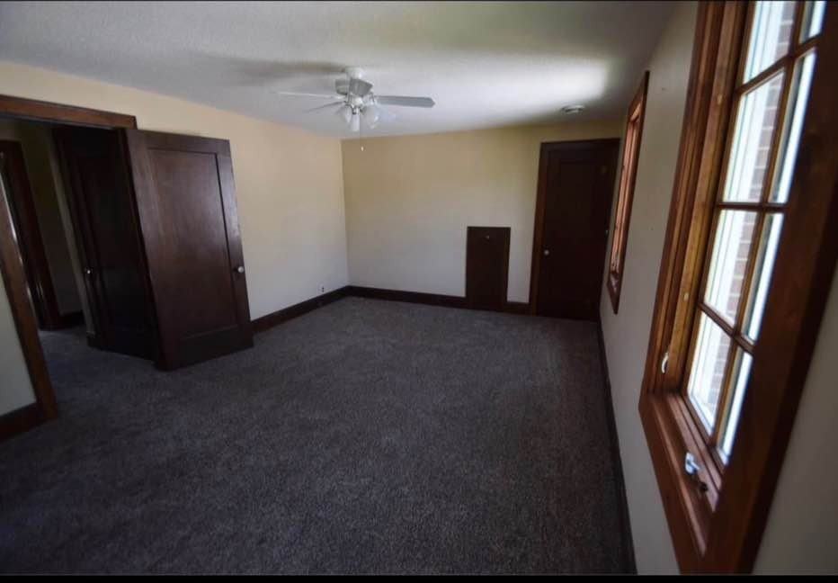 402 W Brooks St - Photo 4 of 9