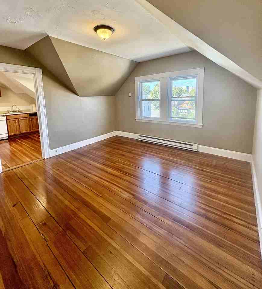 137 Whitwell St #3 - Photo 3 of 22