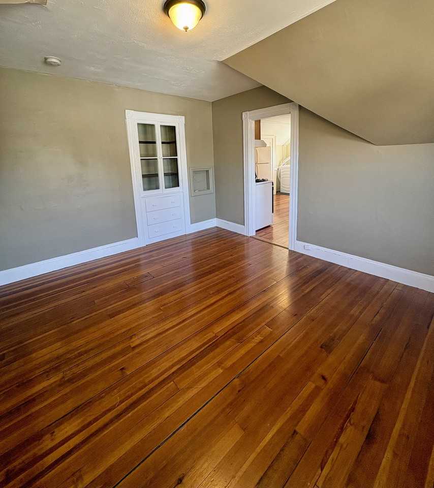 137 Whitwell St #3 - Photo 7 of 22