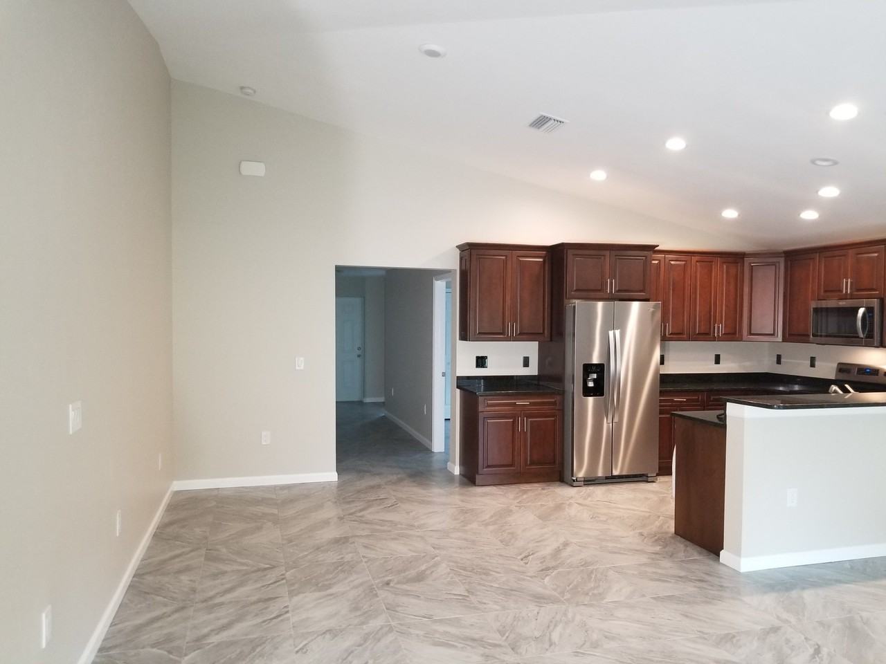 508 Se 7th Ave - Photo 4 of 12