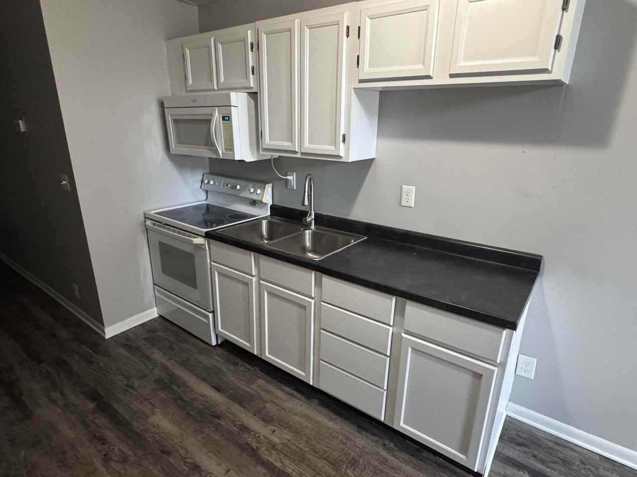 111 E Main St #B - Photo 2 of 5