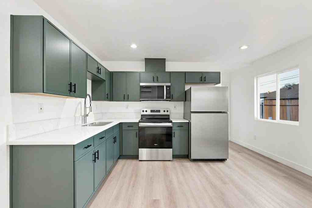 1515 W Evans St #2 - Photo 4 of 11