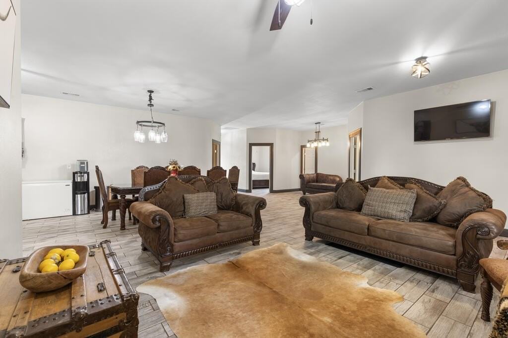 10799 E Drake St - Photo 3 of 15