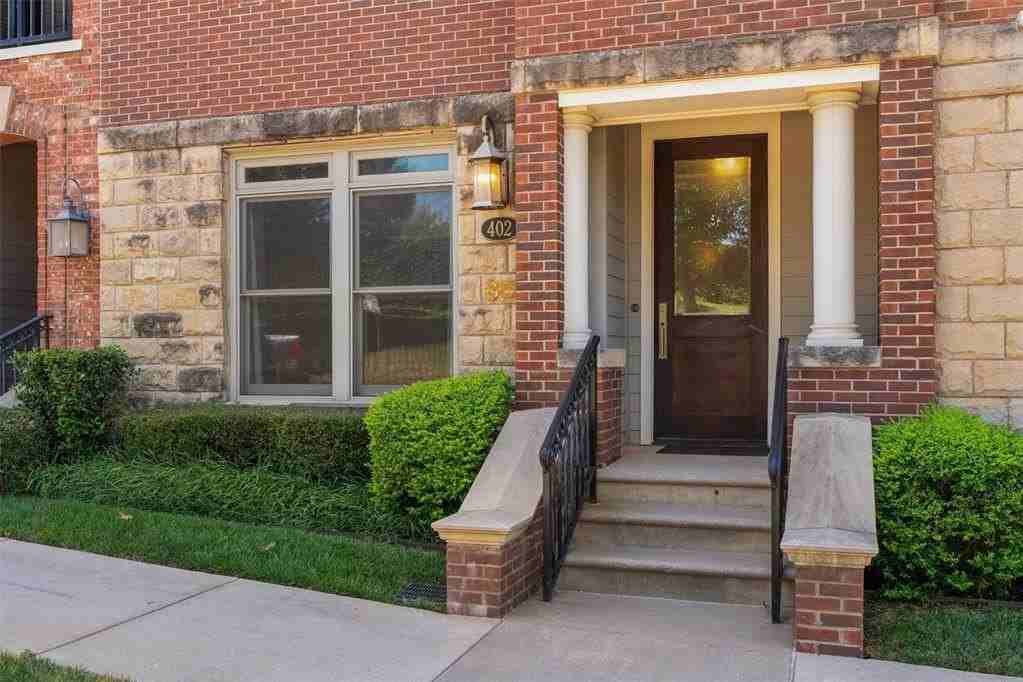 402 Ne 2nd St - Photo 4 of 49
