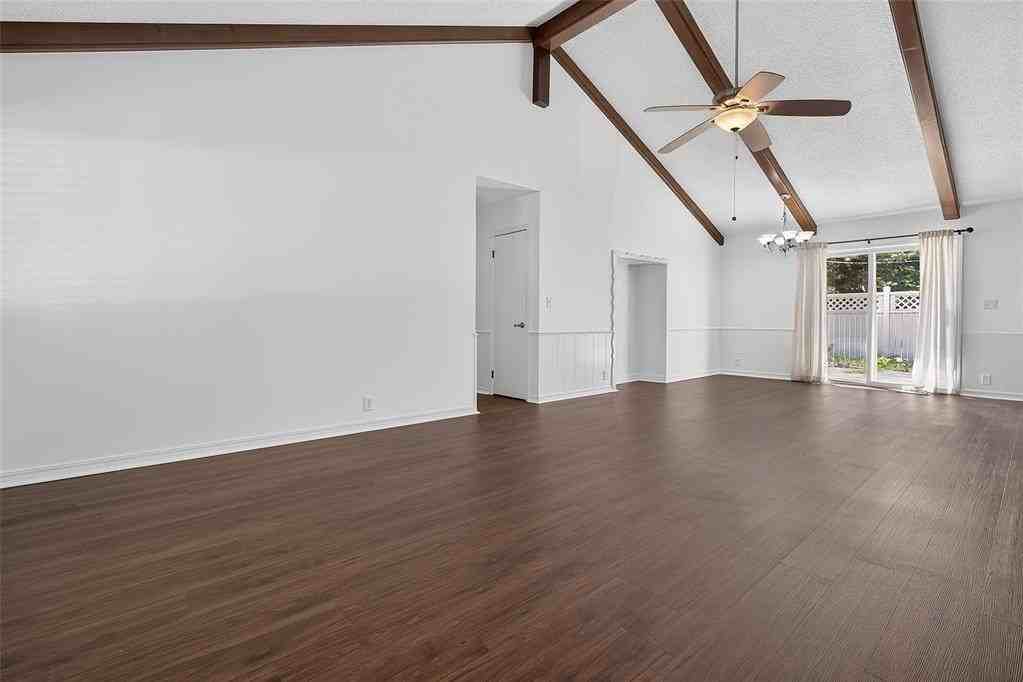 902 N Benjamin St - Photo 5 of 26