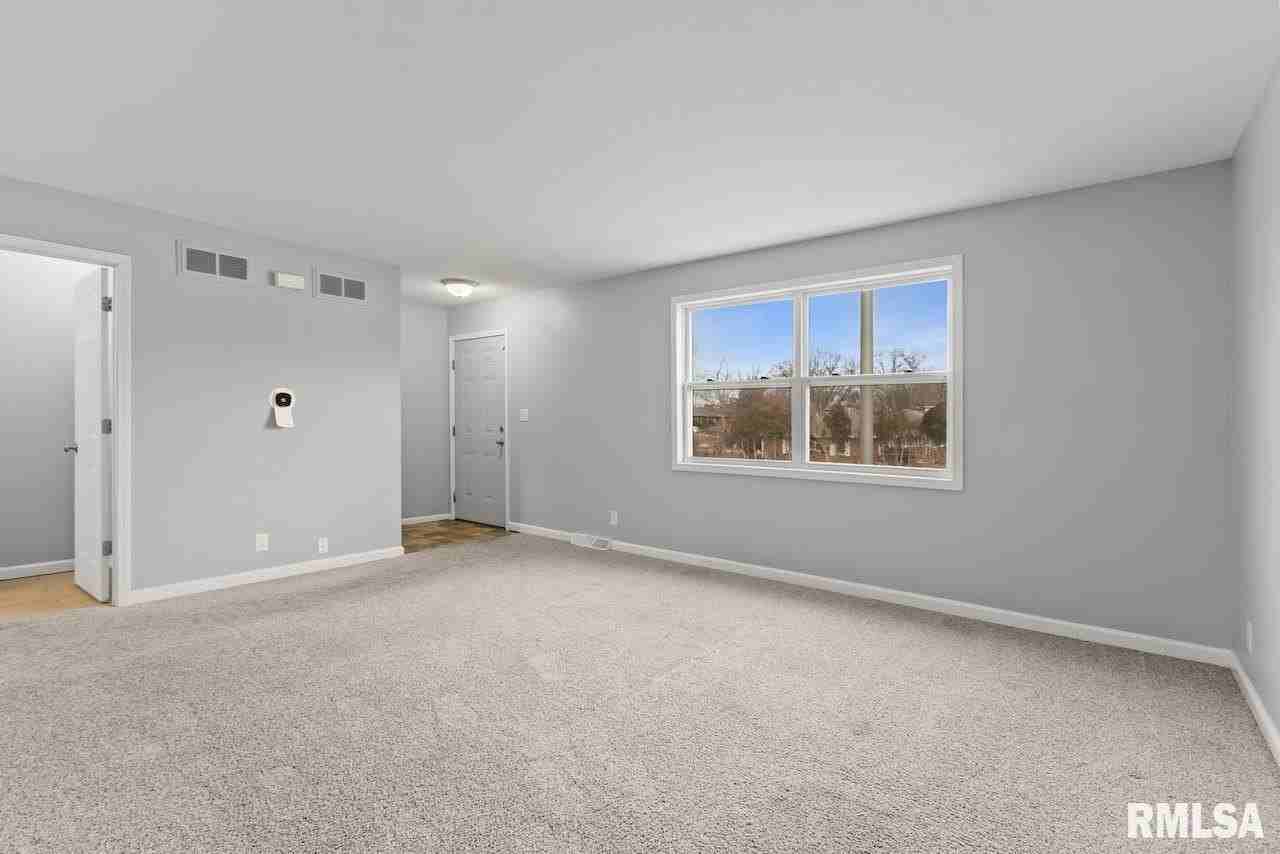2020 W Glen Ave - Photo 4 of 20