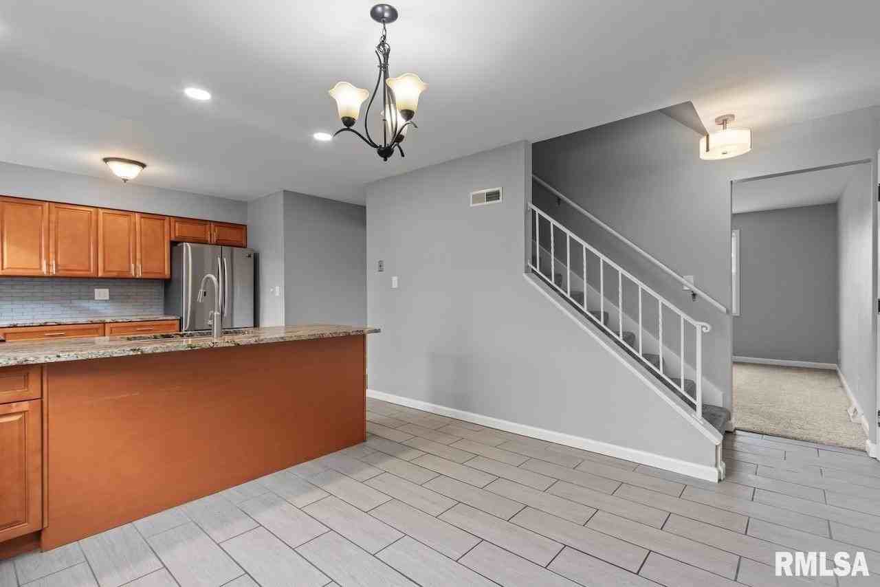 2020 W Glen Ave - Photo 7 of 20