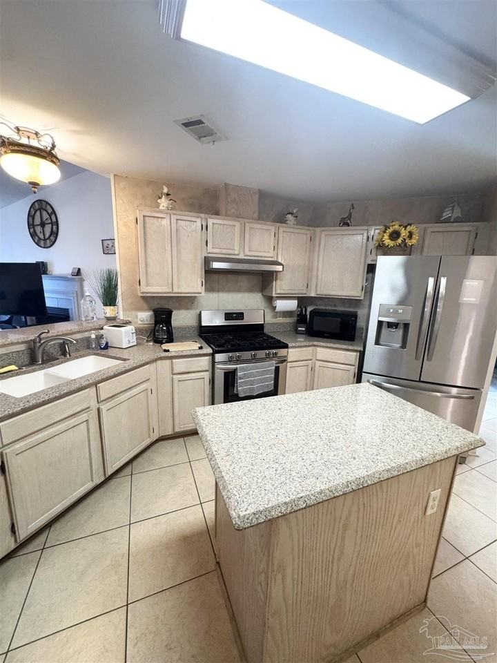 4009 Shorewood Dr - Photo 6 of 23