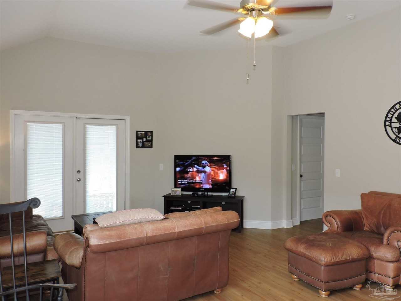 5643 Vendome Ct - Photo 4 of 27