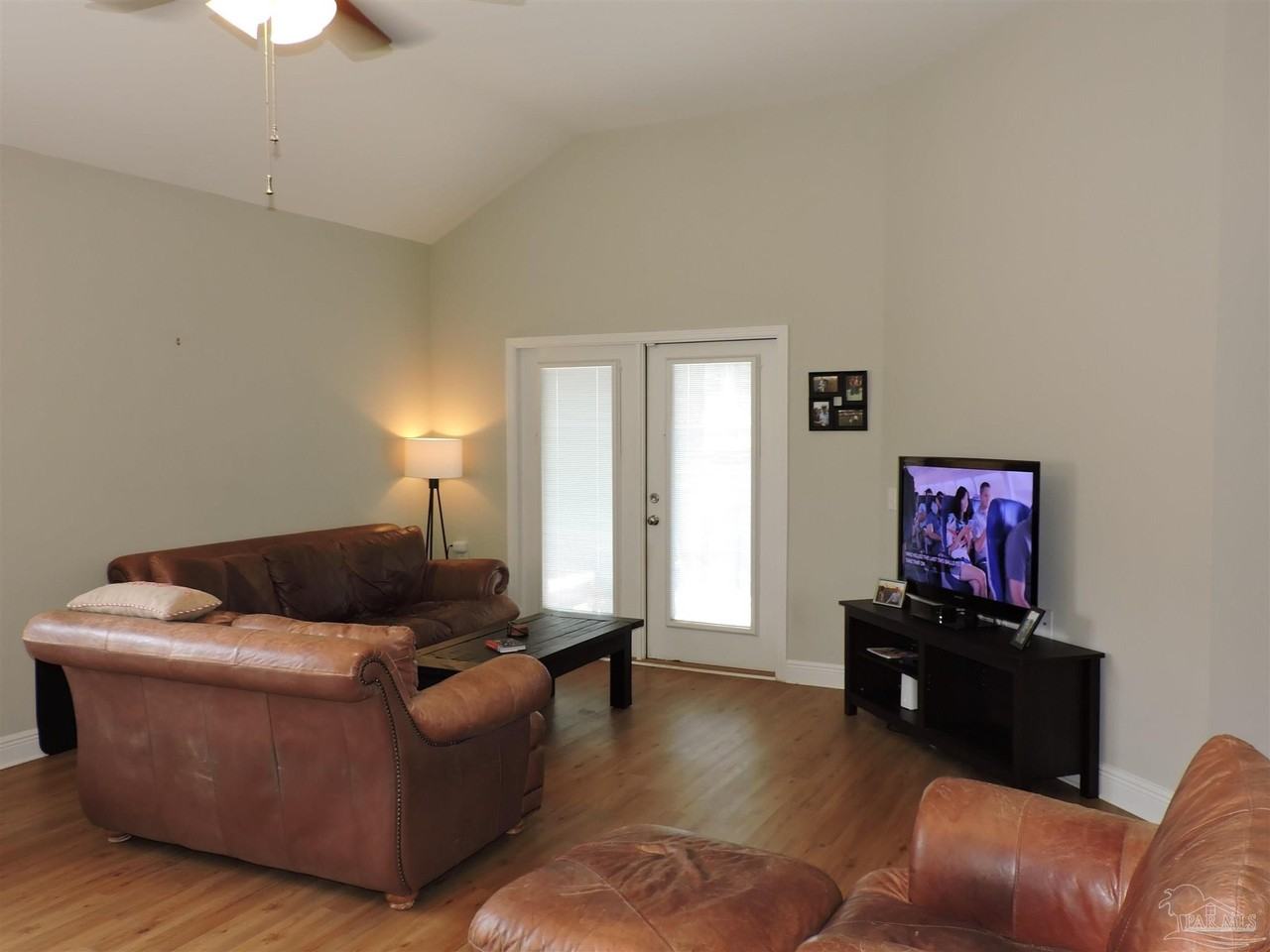 5643 Vendome Ct - Photo 5 of 27