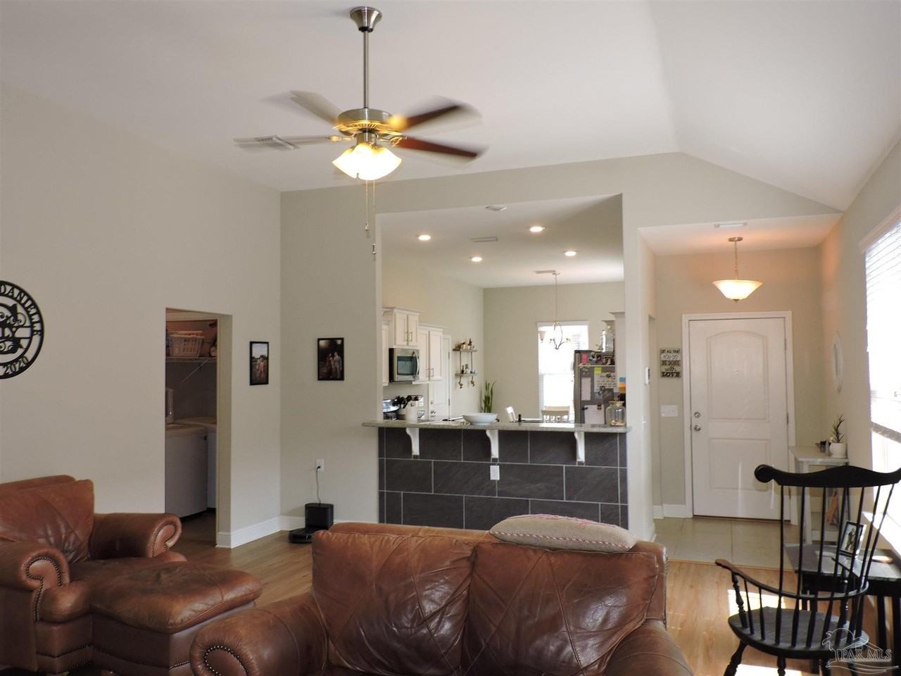 5643 Vendome Ct - Photo 7 of 27