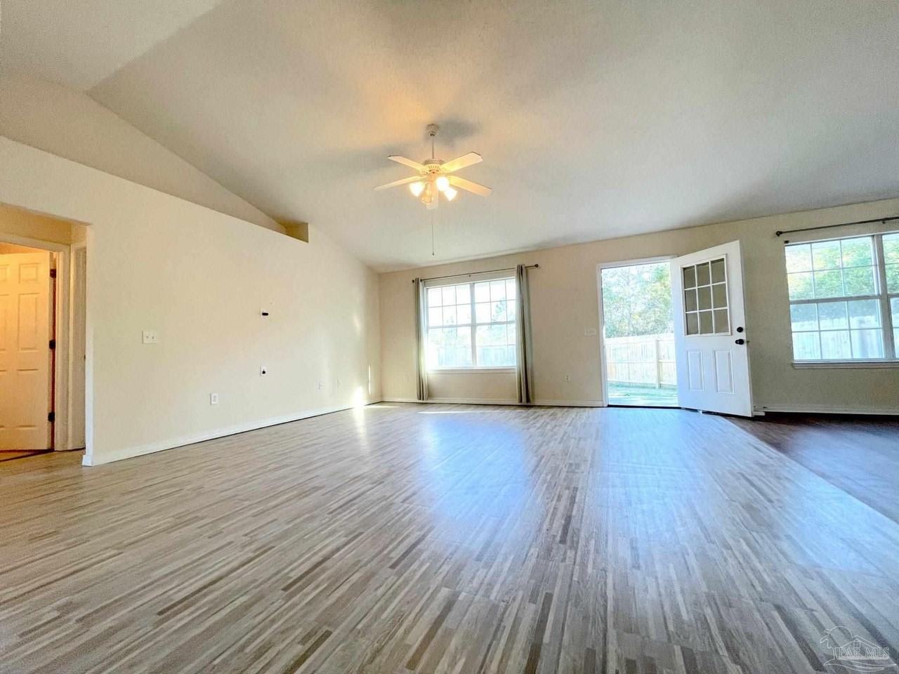 6007 Meursalt Rd - Photo 3 of 22