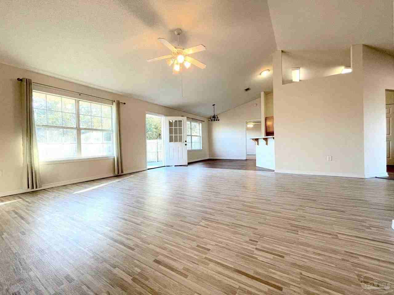 6007 Meursalt Rd - Photo 4 of 22
