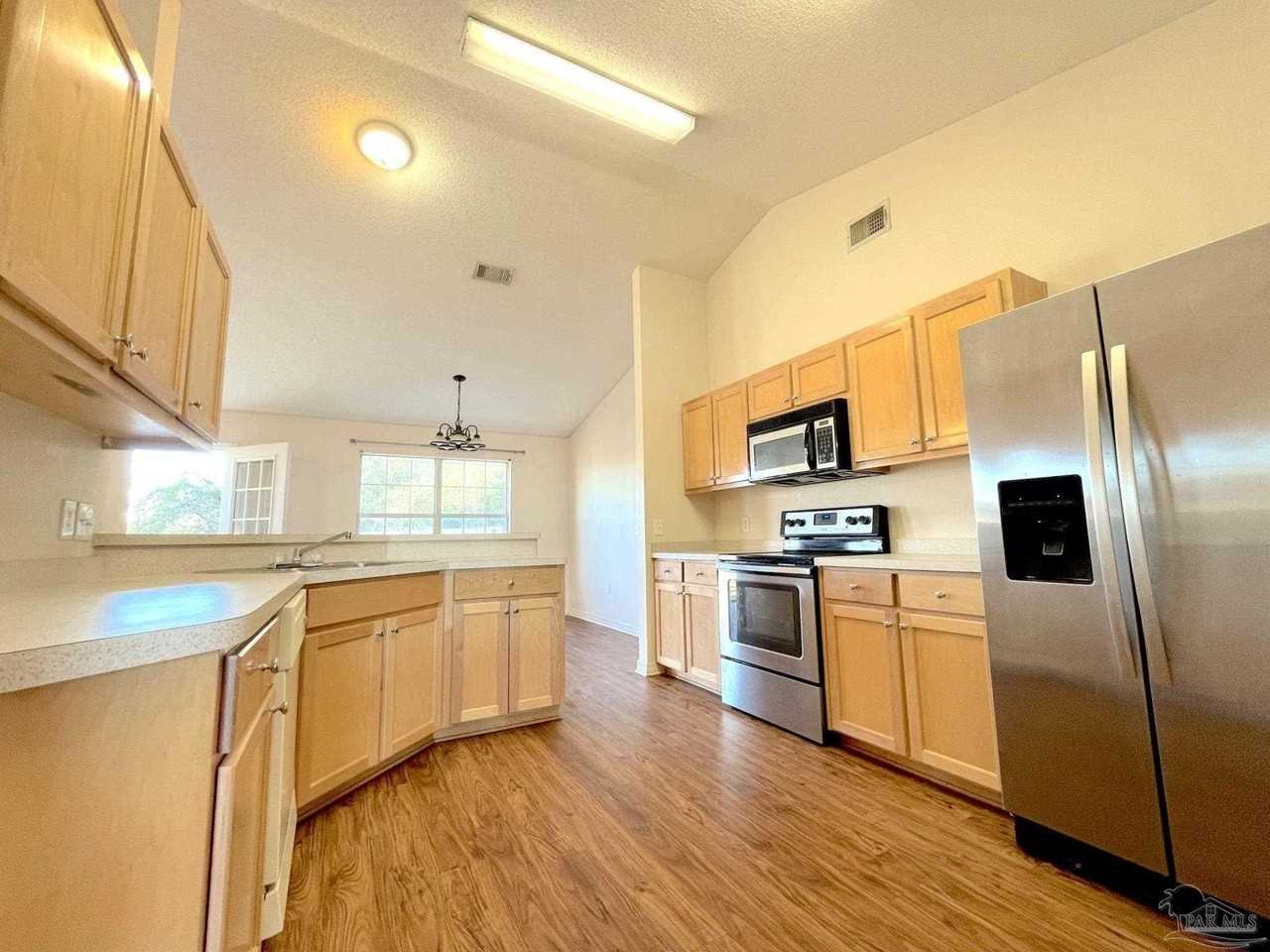 6007 Meursalt Rd - Photo 5 of 22
