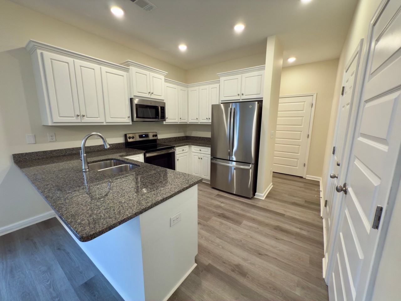 613 Pershing Dr - Photo 7 of 27