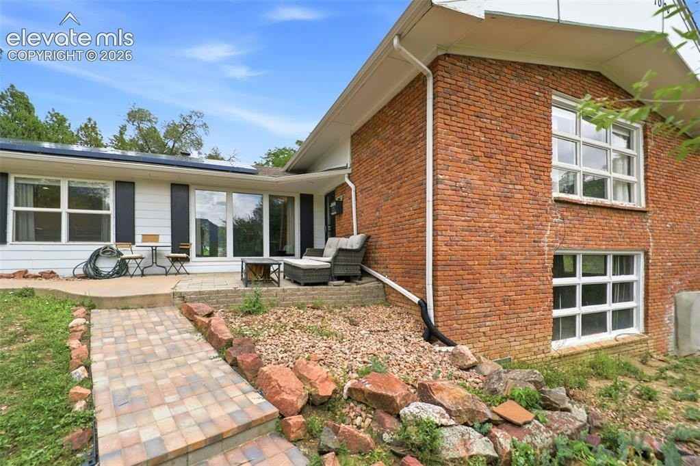 1020 Venus Dr - Photo 2 of 33