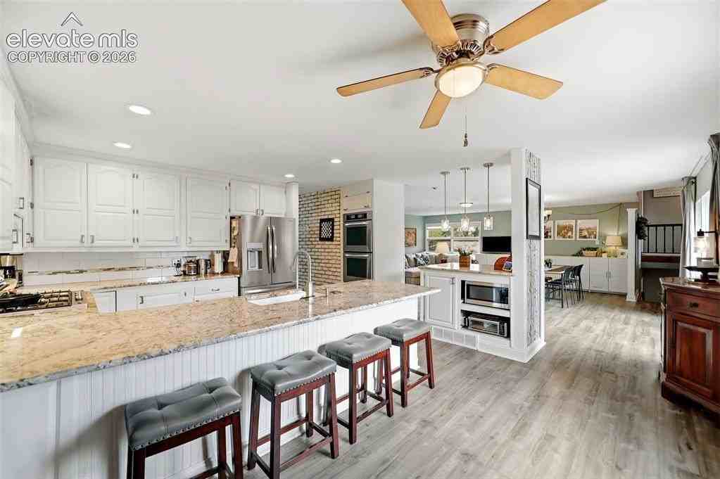 1020 Venus Dr - Photo 3 of 33
