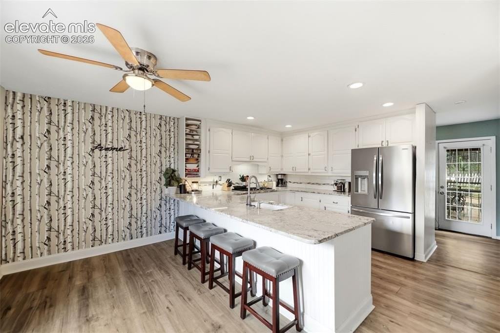 1020 Venus Dr - Photo 4 of 33