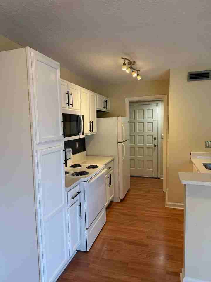 1171 Calle Del Rey #D