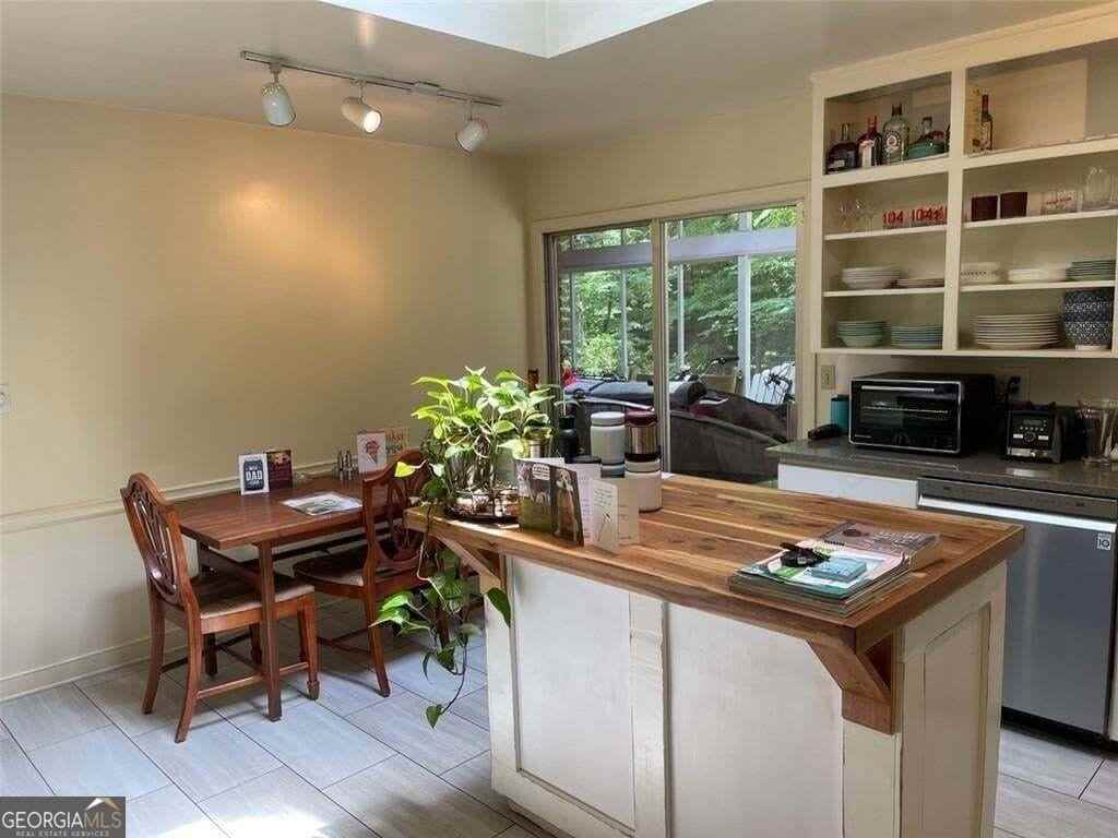 4690 Huntley Dr - Photo 4 of 29