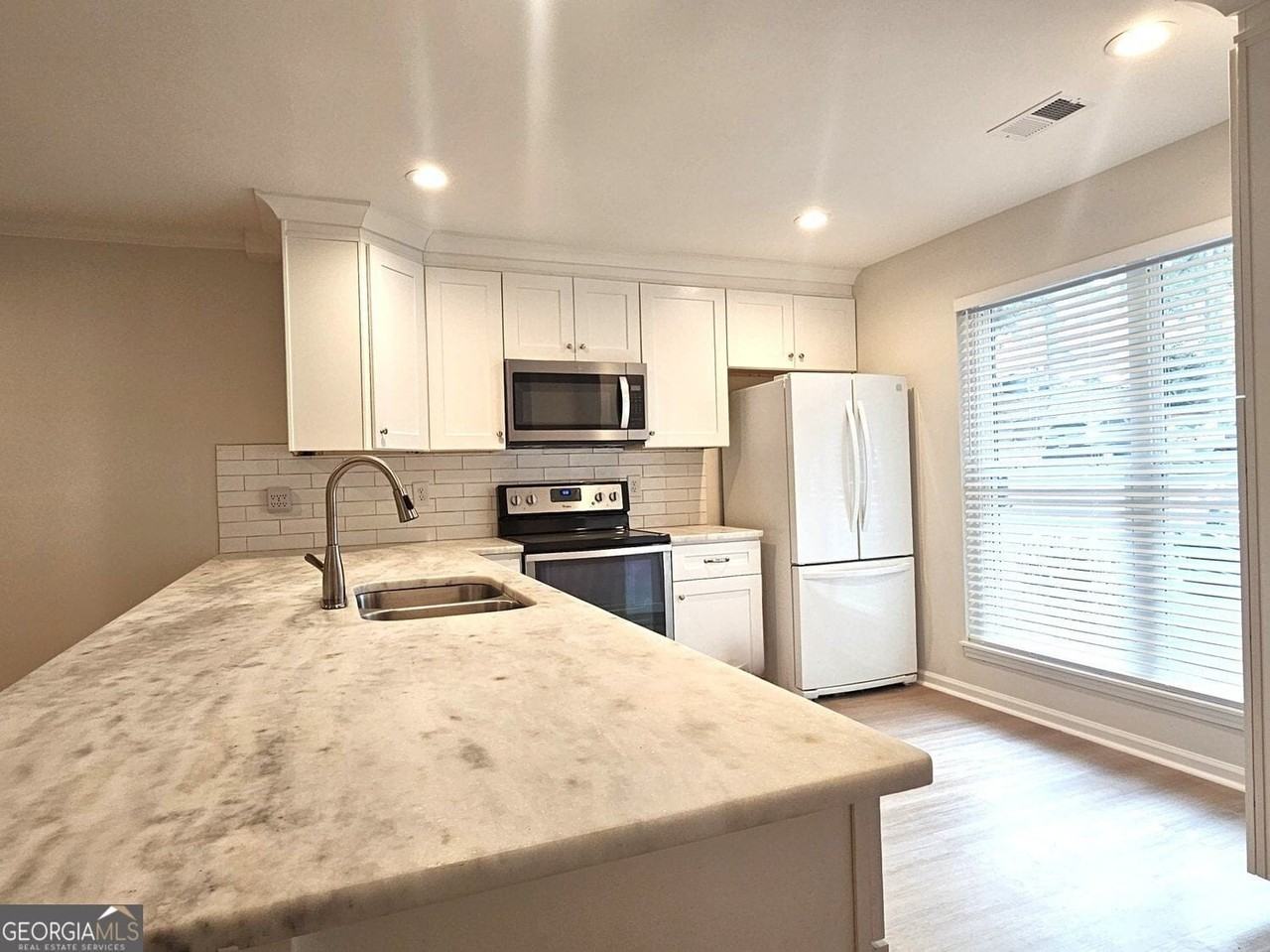 2270 Newport Lndg - Photo 4 of 20