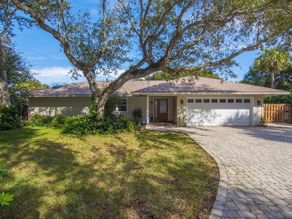 1526 Pelican Ln - Photo 3 of 36