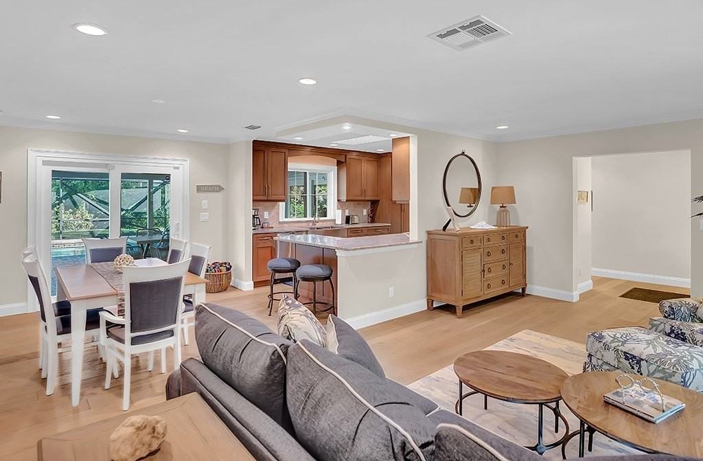 1526 Pelican Ln - Photo 6 of 36