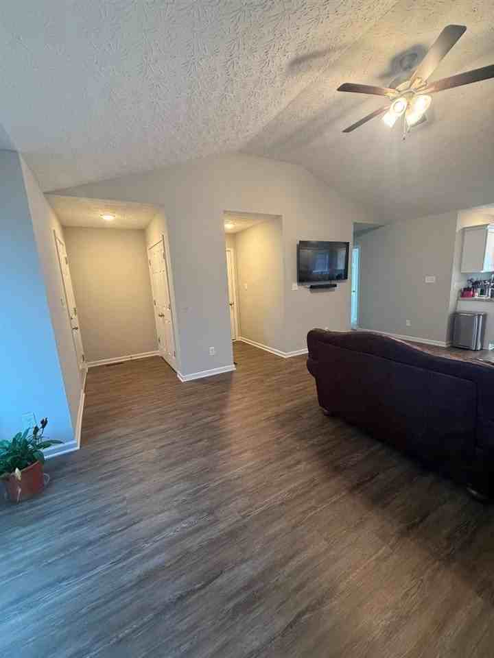 657 Cherry Blossom Rd - Photo 4 of 18