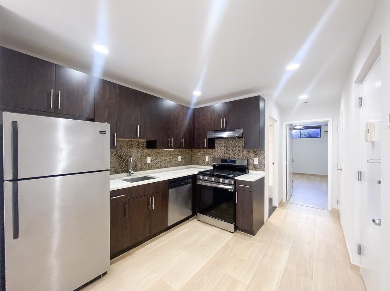 233 95th St #GB - Photo 2 of 6