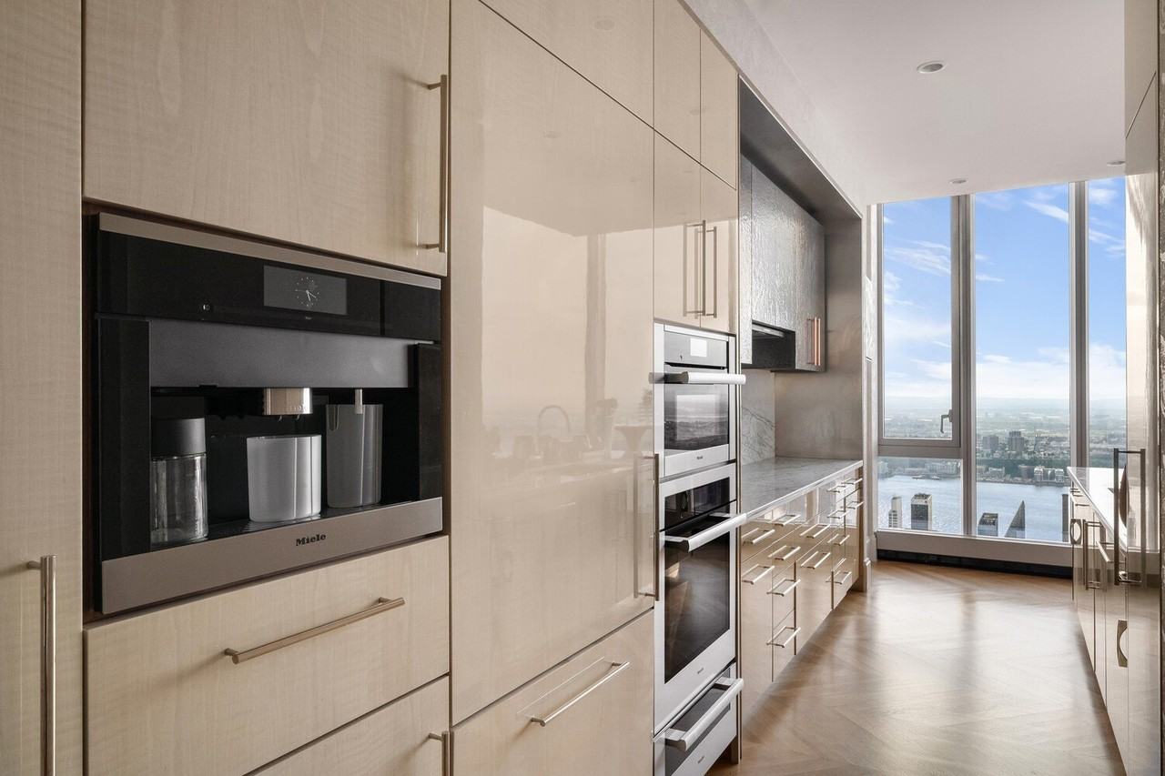 217 W 57th St - Photo 6 of 10