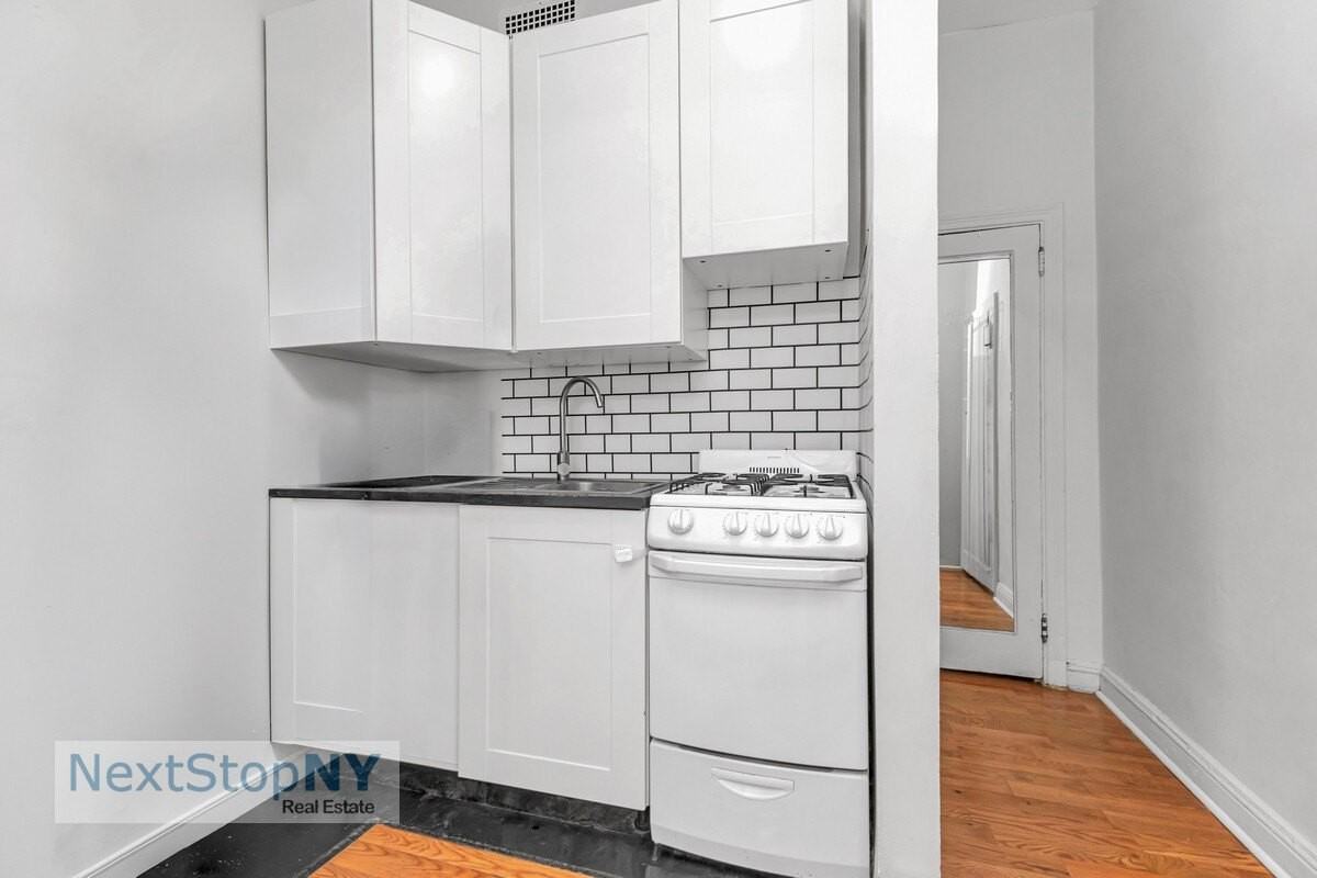 233 E 54th St Apt 1c #1C - Photo 3 of 5