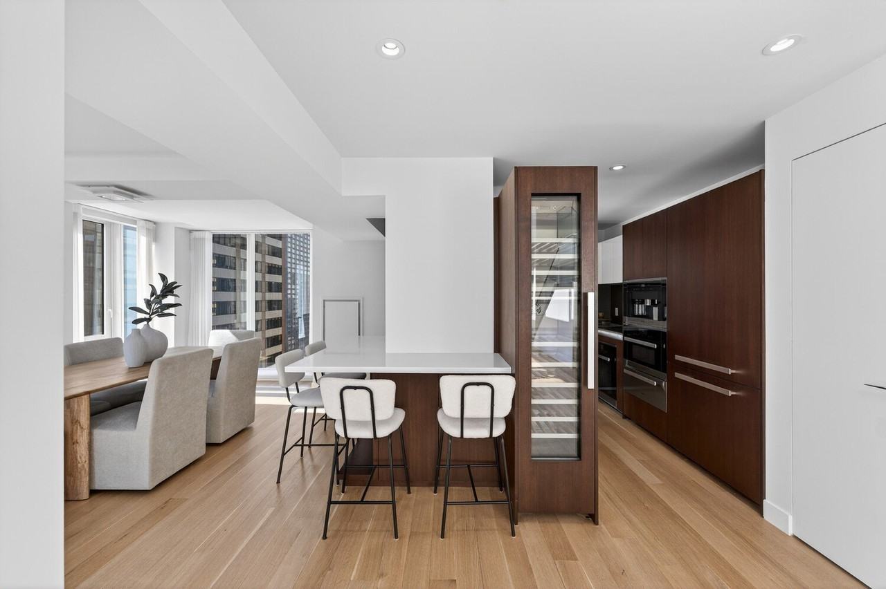 135 W 52nd St #PH4 - Photo 2 of 10