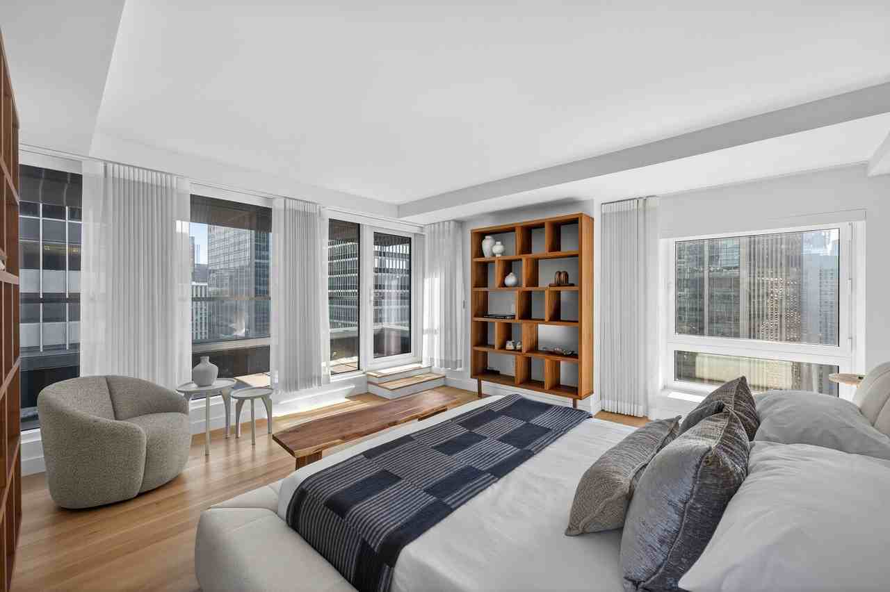 135 W 52nd St #PH4 - Photo 5 of 10