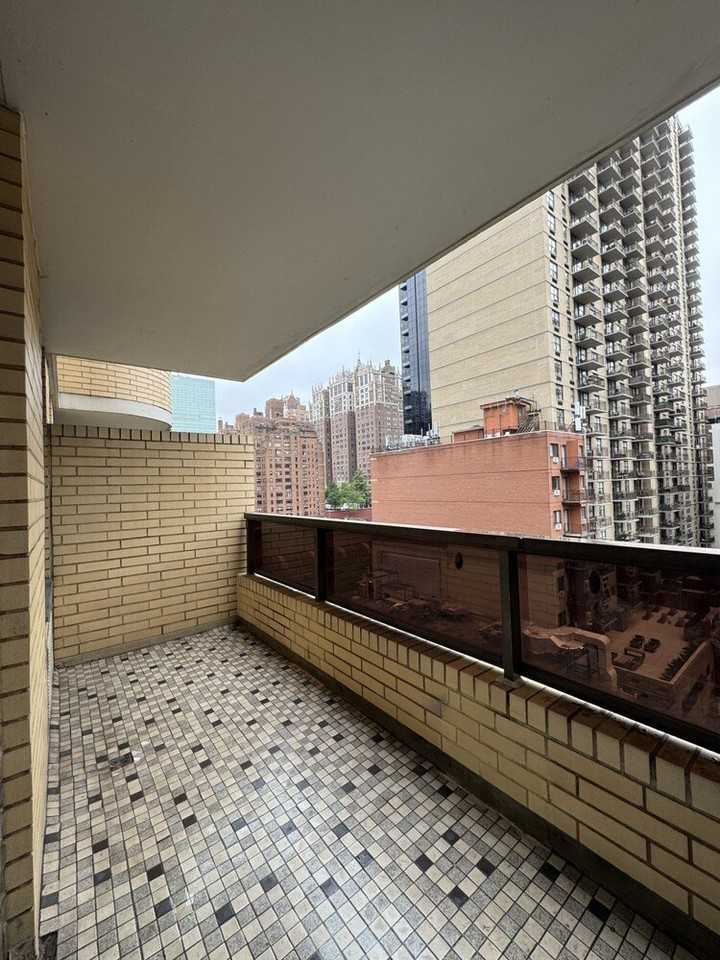 311 E 38th St #9C - Photo 4 of 10