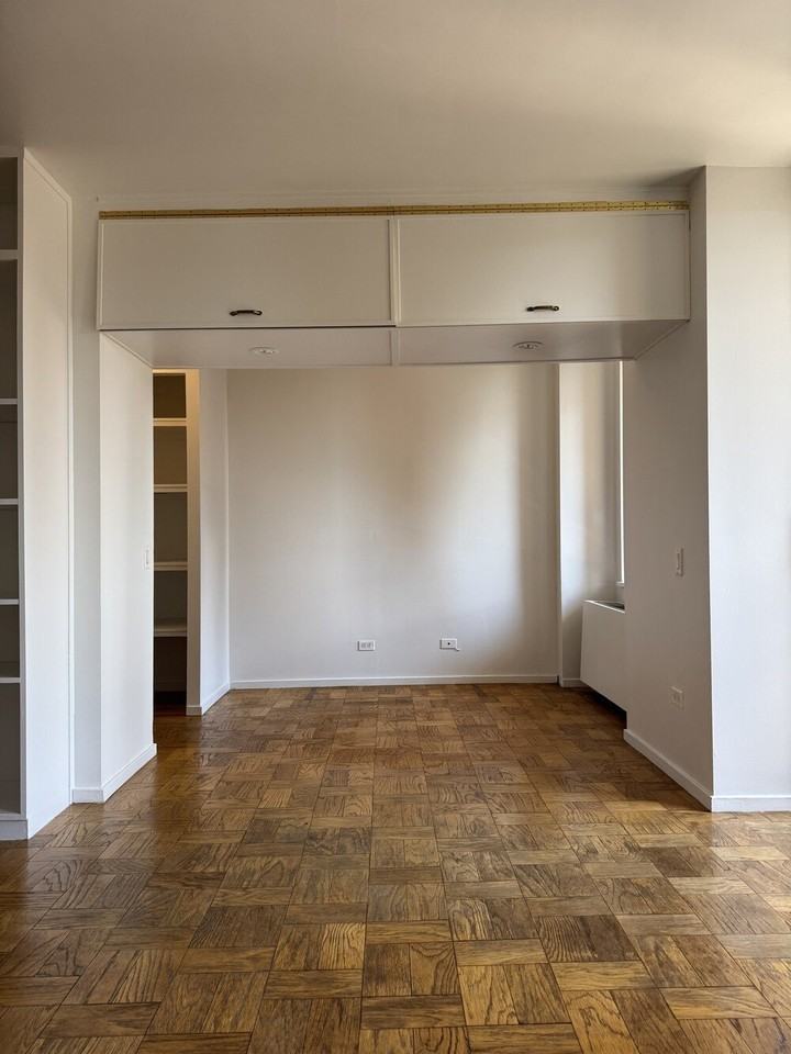 311 E 38th St #9C - Photo 6 of 10