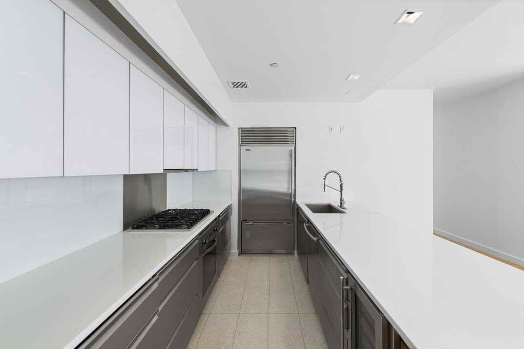 447 W 18th St - Photo 3 of 10