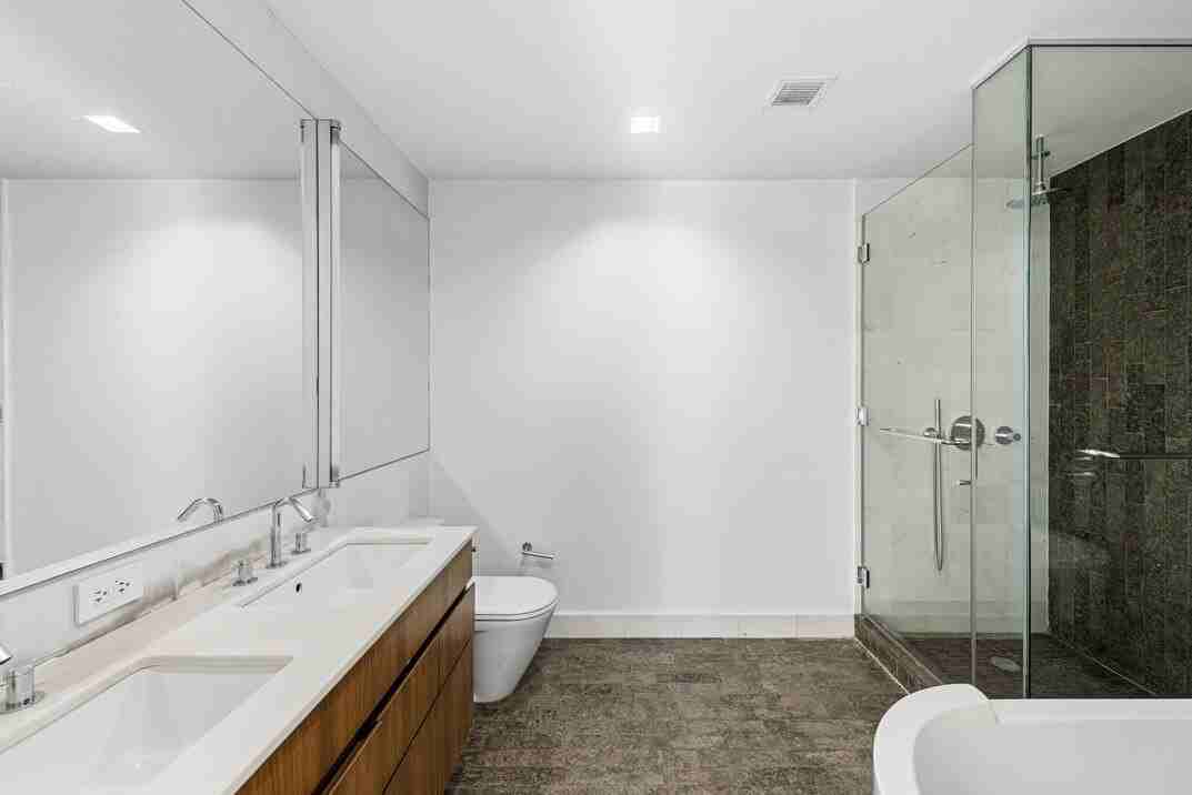 447 W 18th St - Photo 5 of 10
