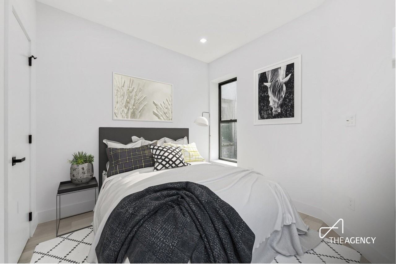 34 -32 43rd St #2R - Photo 3 of 7