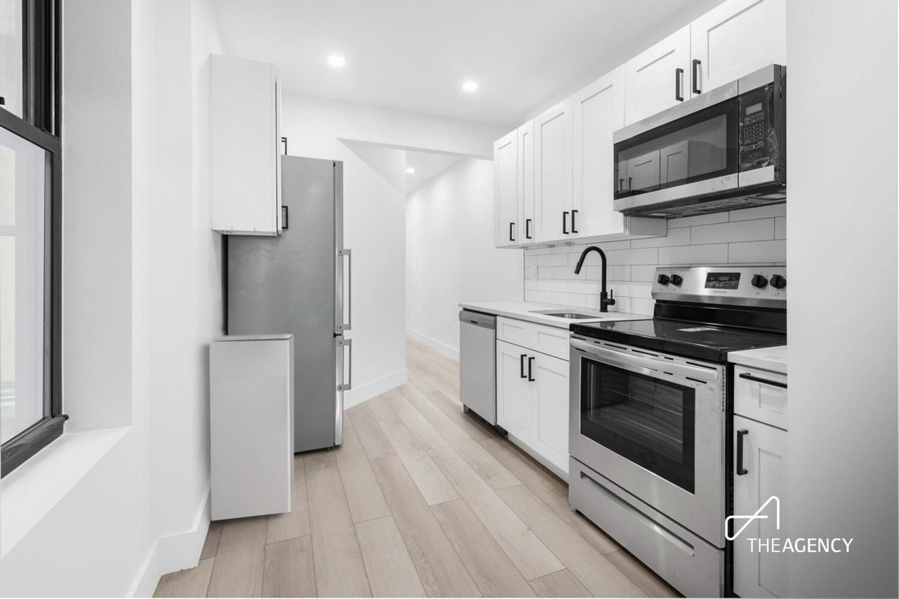 34 -32 43rd St #2R - Photo 5 of 7