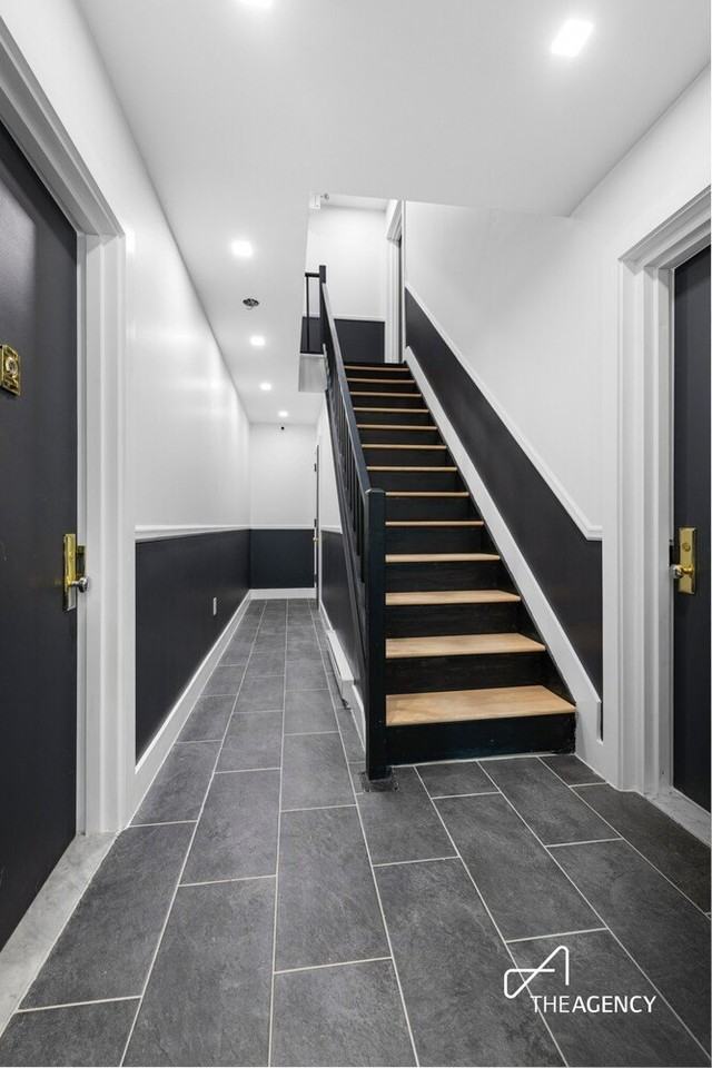 34 -32 43rd St #2R - Photo 7 of 7