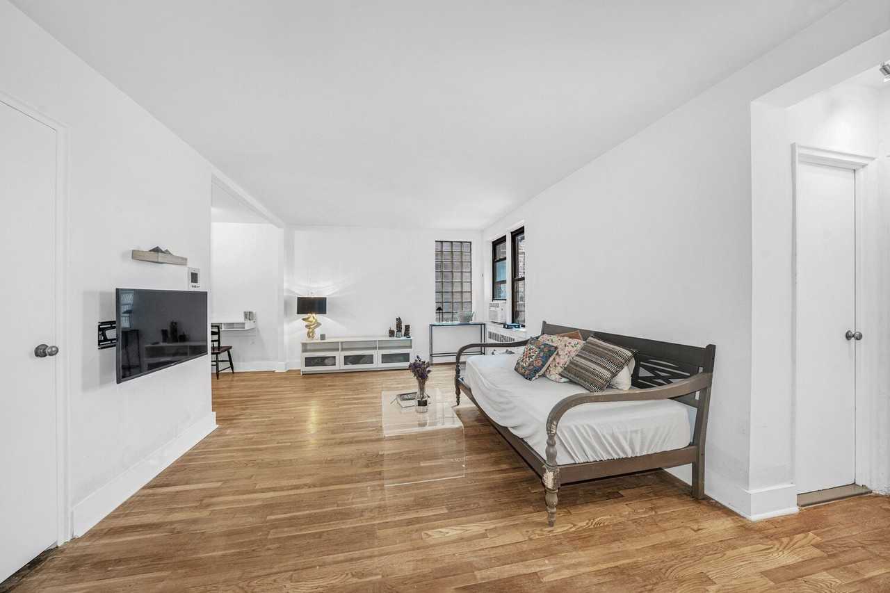 54 E 8th St #3L - Photo 5 of 6