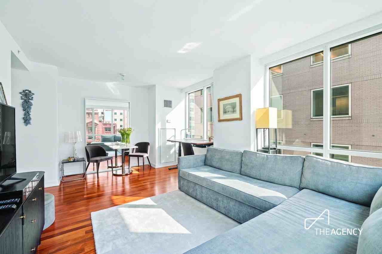60 E 55th St - Photo 2 of 8