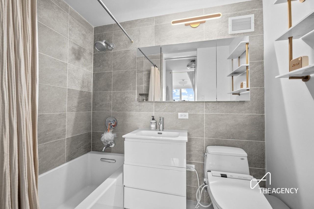 333 E 14th St - Photo 6 of 7